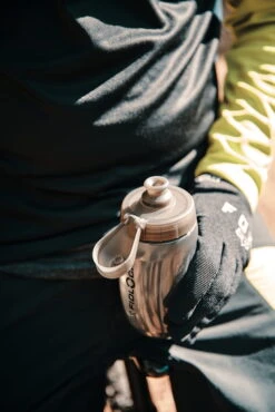 Fidlock TWIST Bottle 450 + Bike Base Set - Transparant Zwart -Topeak Winkel 09611 TBL fidlock twist bottle450 outdoor 06