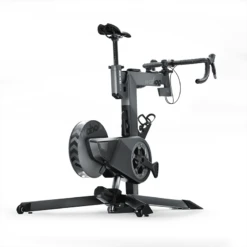 Wahoo Fitness KICKR Fiets V2 Wifi -Topeak Winkel Wahoo KICKR BIKE v2 WFBIKE3 Rightside34RearLow PigtailUpdated PNG