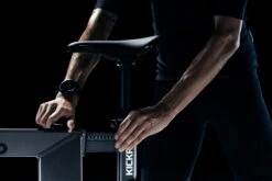 Wahoo Fitness KICKR Fiets V2 Wifi -Topeak Winkel Wahoo KICKR BIKE v2 WFBIKE3 SET BACK 02340